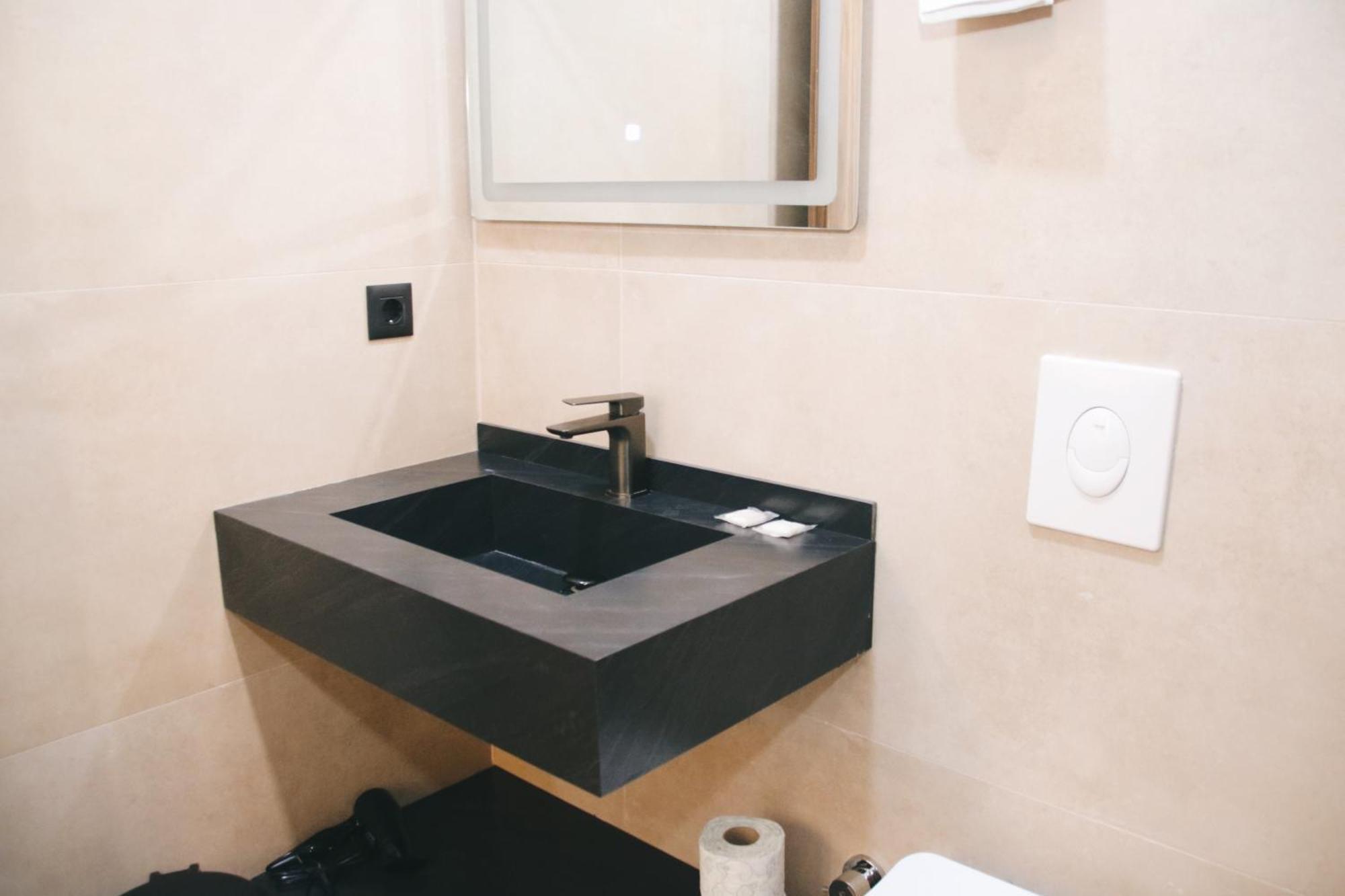 Suhareke Hotel Rozafa מראה חיצוני תמונה